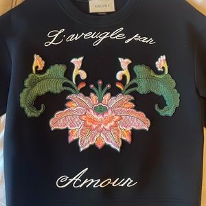 Authentic Gucci sweater with embroidery detail on front 🌸
